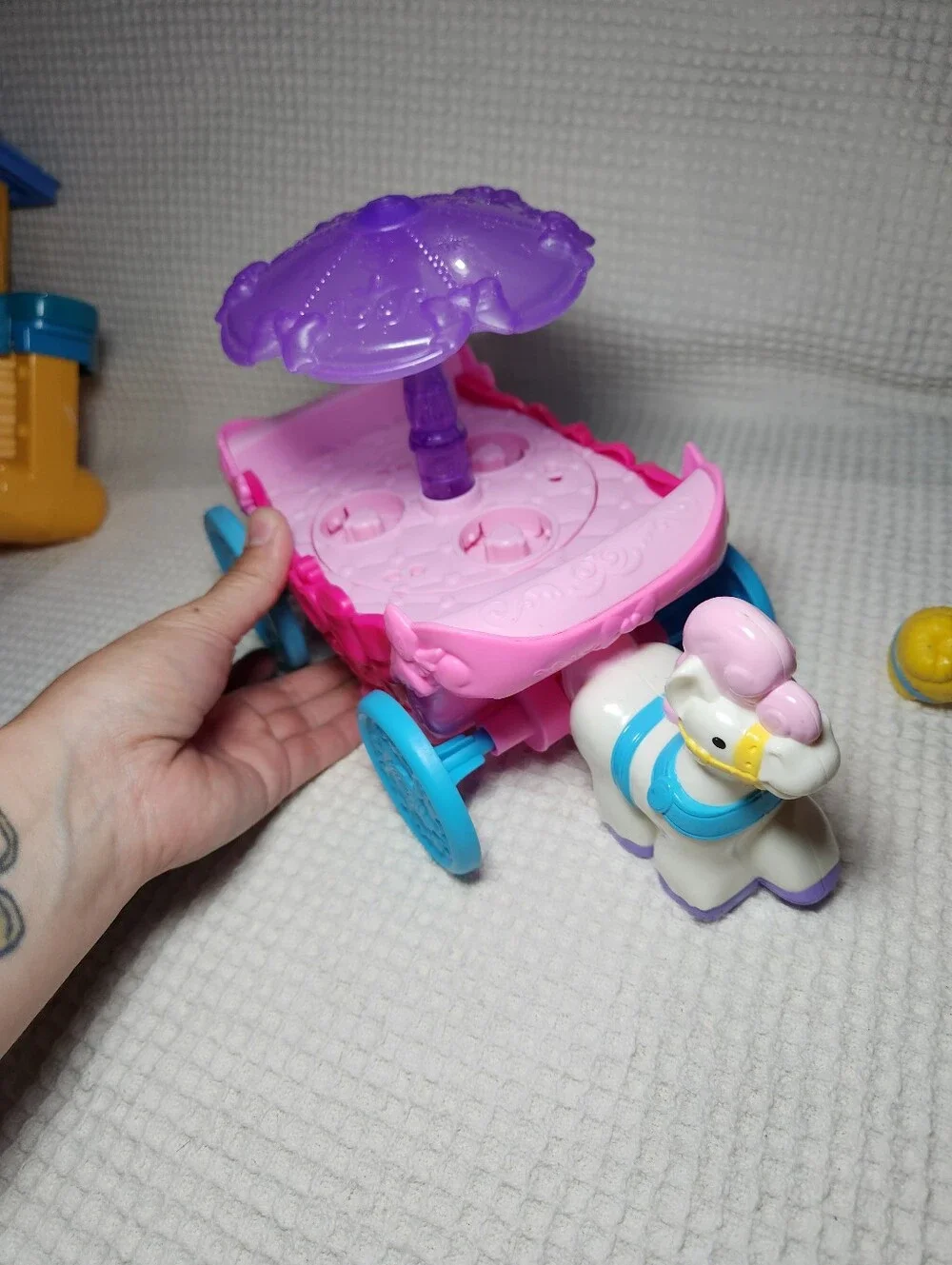Fisher-Price Little People Disney Princess Musical Carousel Carriage W/ Figure